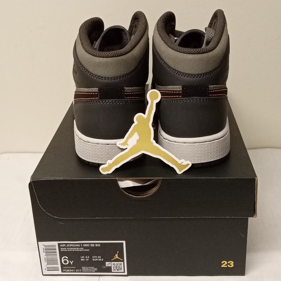 Air Jordan 1 mid SE BG - Picture 6 of 13